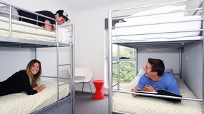 31 habitaciones, tabla de planchar con plancha y wifi gratis