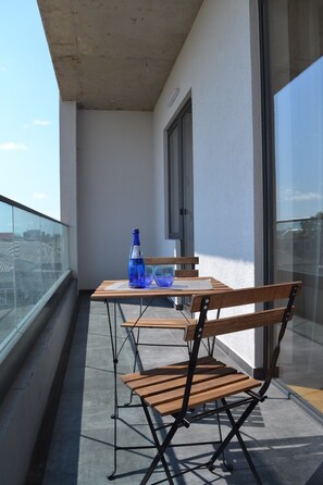 Outdoor dining - Poti Apartments - get cozy apartment in Poti (Poti)