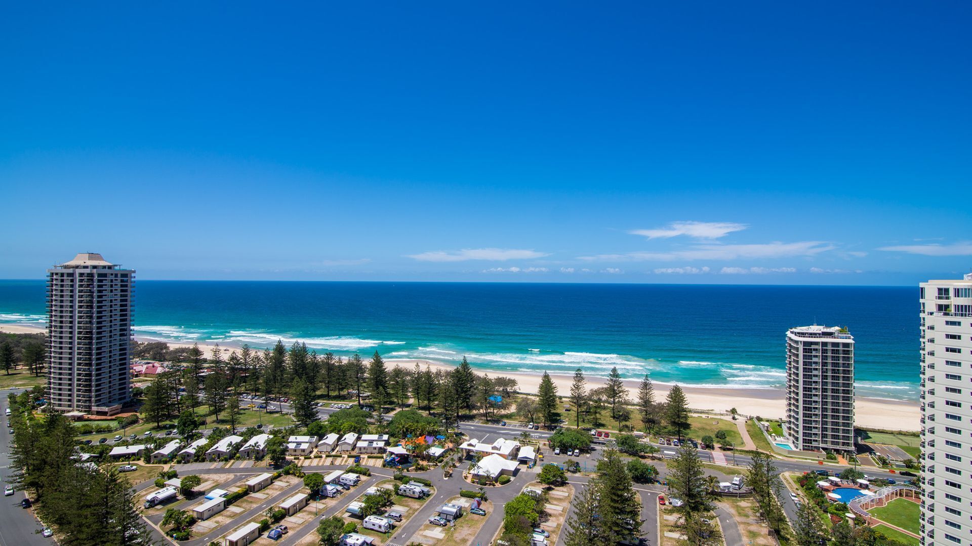 Oscar on Main Resort - Superior 3 Bed Ocean View — image 3