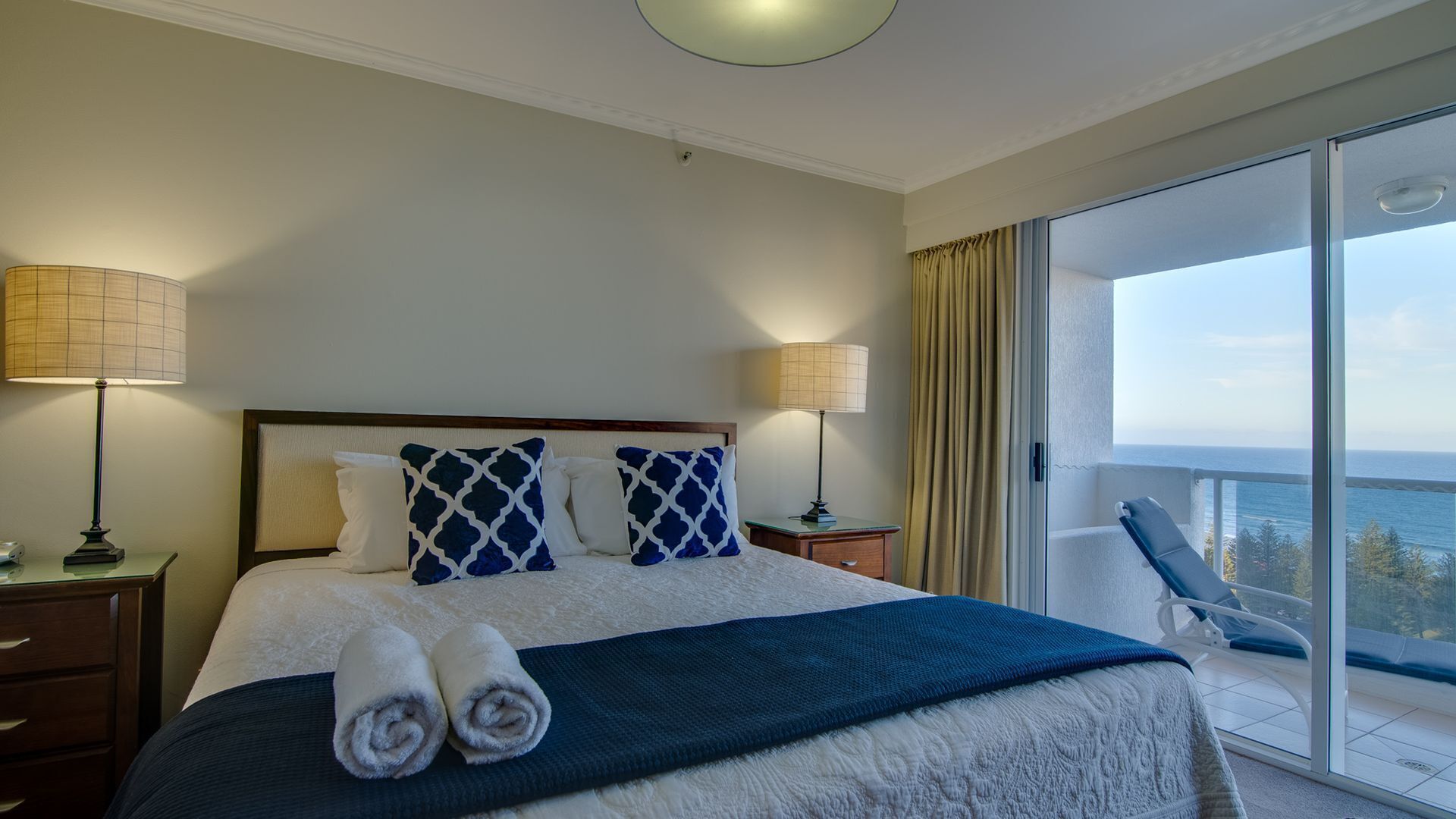 Oscar on Main Resort - Superior 3 Bed Ocean View — image 19