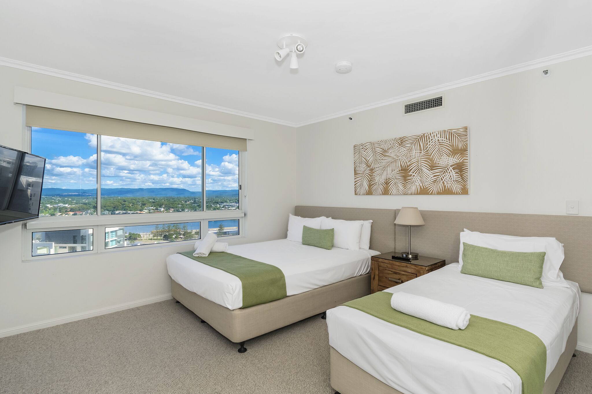 Oscar on Main Resort - Superior 3 Bed Ocean View — image 17