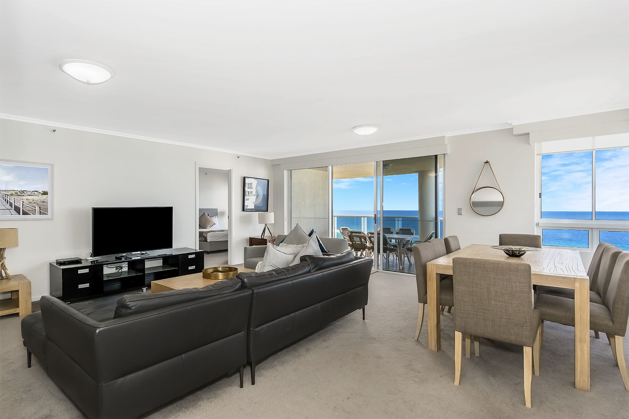 Oscar on Main Resort - Superior 3 Bed Ocean View — image 8