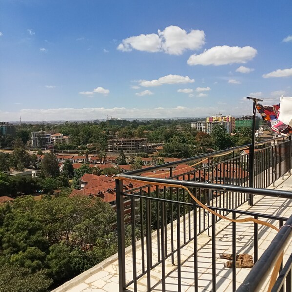 Property grounds - Sapphire Apartment-cozy, clean furnished 2br in Secure,serene Kilimani area (Nairobi)