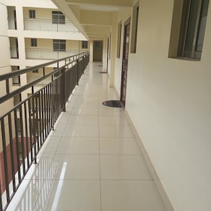 Property grounds - Sapphire Apartment-cozy, clean furnished 2br in Secure,serene Kilimani area (Nairobi)