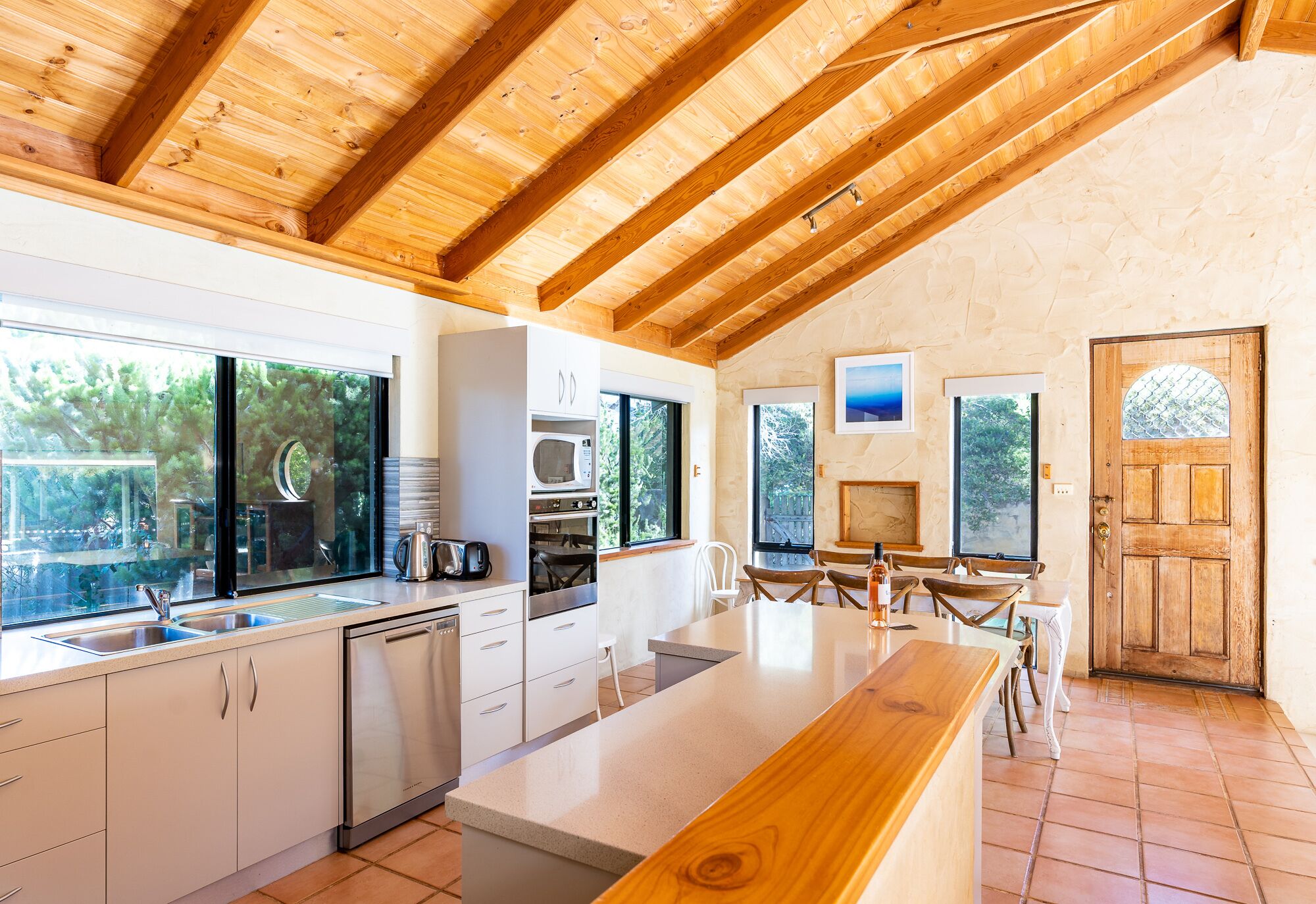 電子レンジ、オーブン、コンロ、食器洗い機