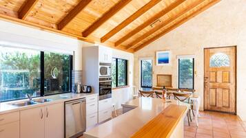 Mikrowelle, Ofen, Herdplatte, Geschirrspüler