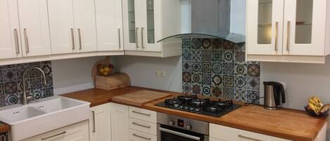 Réfrigérateur, four, plaque de cuisson, lave-vaisselle