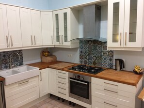 Kühlschrank, Ofen, Herdplatte, Geschirrspüler