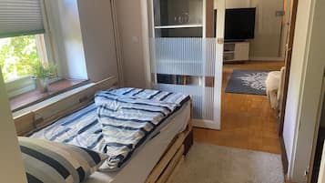 1 bedroom, iron/ironing board, Internet, bed sheets