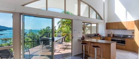 Refrigerador, horno, parrilla de estufa y lavavajillas