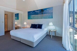 4 bedrooms, iron/ironing board, WiFi, bed sheets - Cooinda Gardens 5, Beautiful Apartment on Hamilton Island (Hamilton Island)