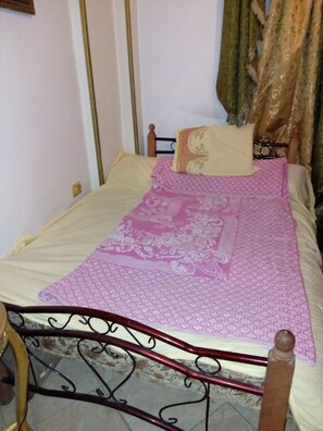 2 bedrooms, iron/ironing board, Internet
