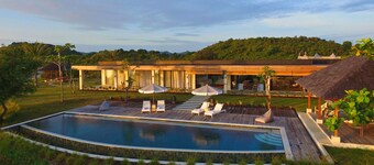 PRIVACIDAD ABSOLUTA 4 hab. LUJO Villa con playa propia, piscina de 18 m vista de 360 ​​grados al mar