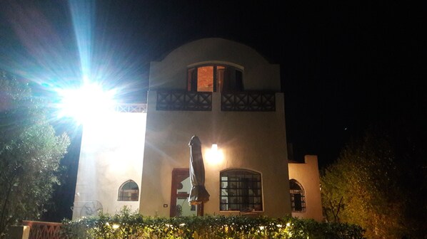 Exterior - The perfect gate way to Disconnection (Fayoum)