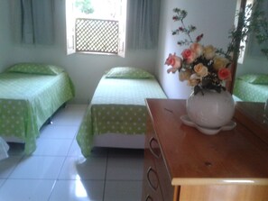 3 chambres, fer et planche à repasser, Wi-Fi gratuit, draps fournis