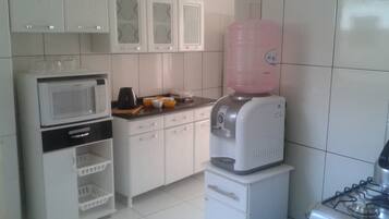 Frigorífic, microones, forn i placa de cuina