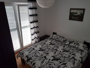 2 bedrooms, WiFi, bed sheets, wheelchair access