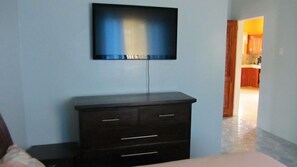 2 habitaciones, tabla de planchar con plancha y internet 