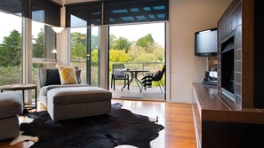 Smart TV, DVD player - Daylesford Spa Villa 4 - Stylish and Modern Spa Villa for Two (DAYLESFORD)