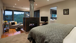 1 bedroom, iron/ironing board, Internet, bed sheets - Daylesford Spa Villa 4 - Stylish and Modern Spa Villa for Two (DAYLESFORD)