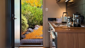 Private kitchen - Daylesford Spa Villa 4 - Stylish and Modern Spa Villa for Two (DAYLESFORD)