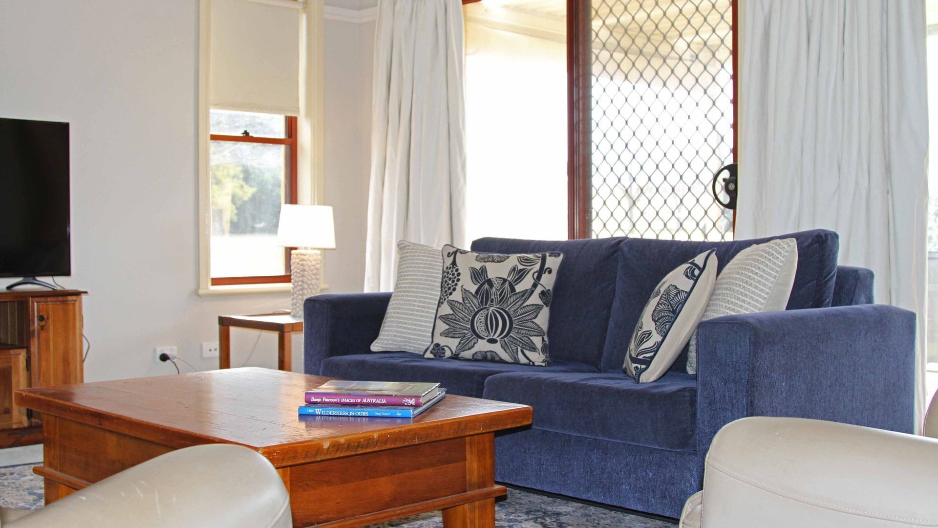 Topsy's Corner - large rural house near Orange