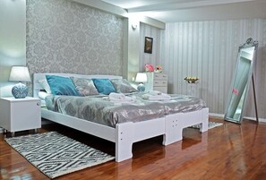 1 habitación, tabla de planchar con plancha y wifi 