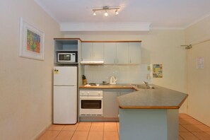 Micro-ondes, four, plaque de cuisson, lave-vaisselle