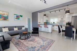 Smart TV, fireplace, video games, ping pong