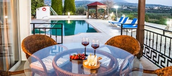 VILLA DEMETRA (4 ensuite bedrooms, BBQ, Wi-Fi, Prv. Swim. Pool, stunning view)