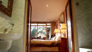 1 bedroom, iron/ironing board, bed sheets, wheelchair access