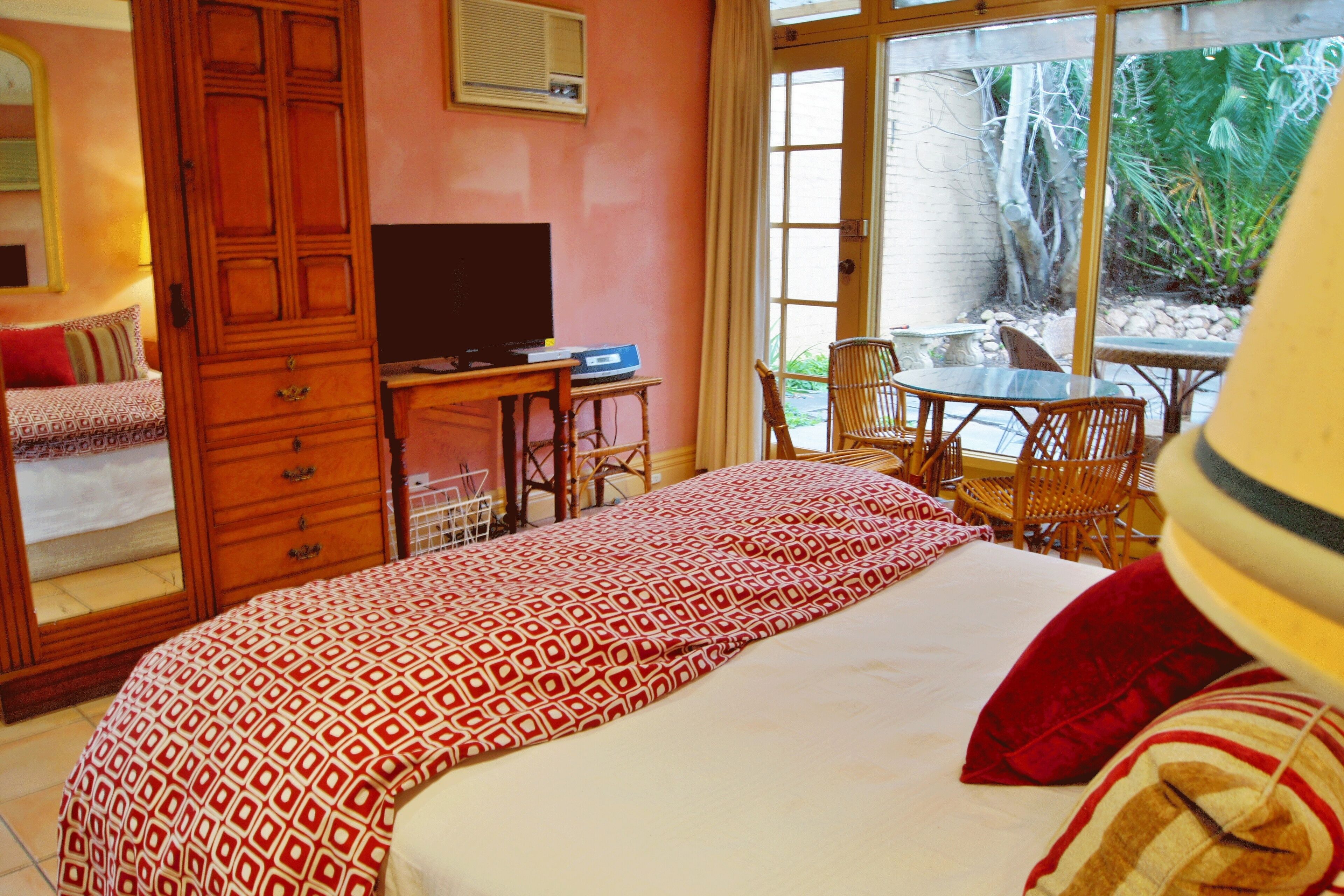 Queen Bedroom with King Spa Bathroom ensuite and Private Courtyard