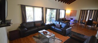 4-Spa Spa Villa, piscina termale riscaldata, sauna, Foxtel, auto a noleggio 