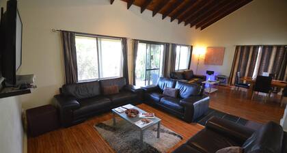 4-BR Spa Villa, Heated Spa Pool, Sauna, Foxtel, Rental Car