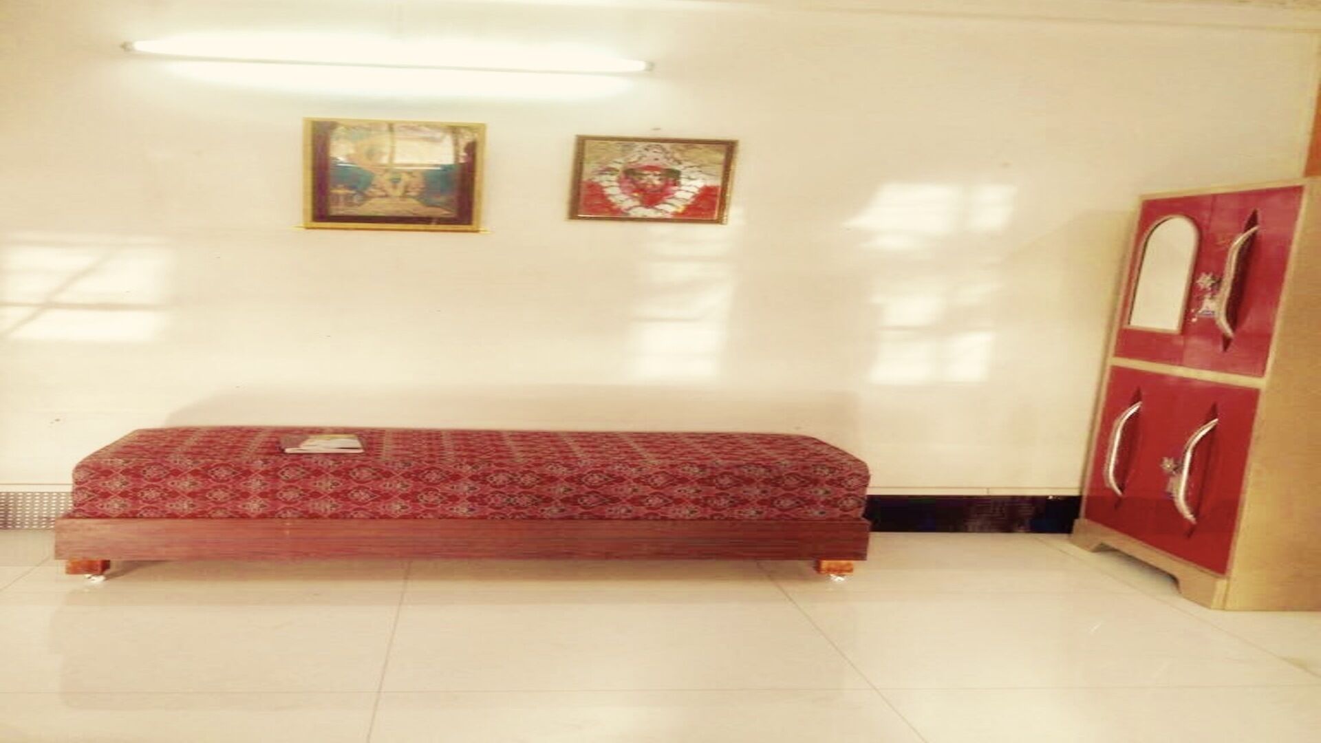 Furnished apt w. 2 bed rooms in New Alipore area