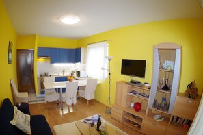 TV - Holiday Apartment in Medulin, 400 m from the beach (Medulin)