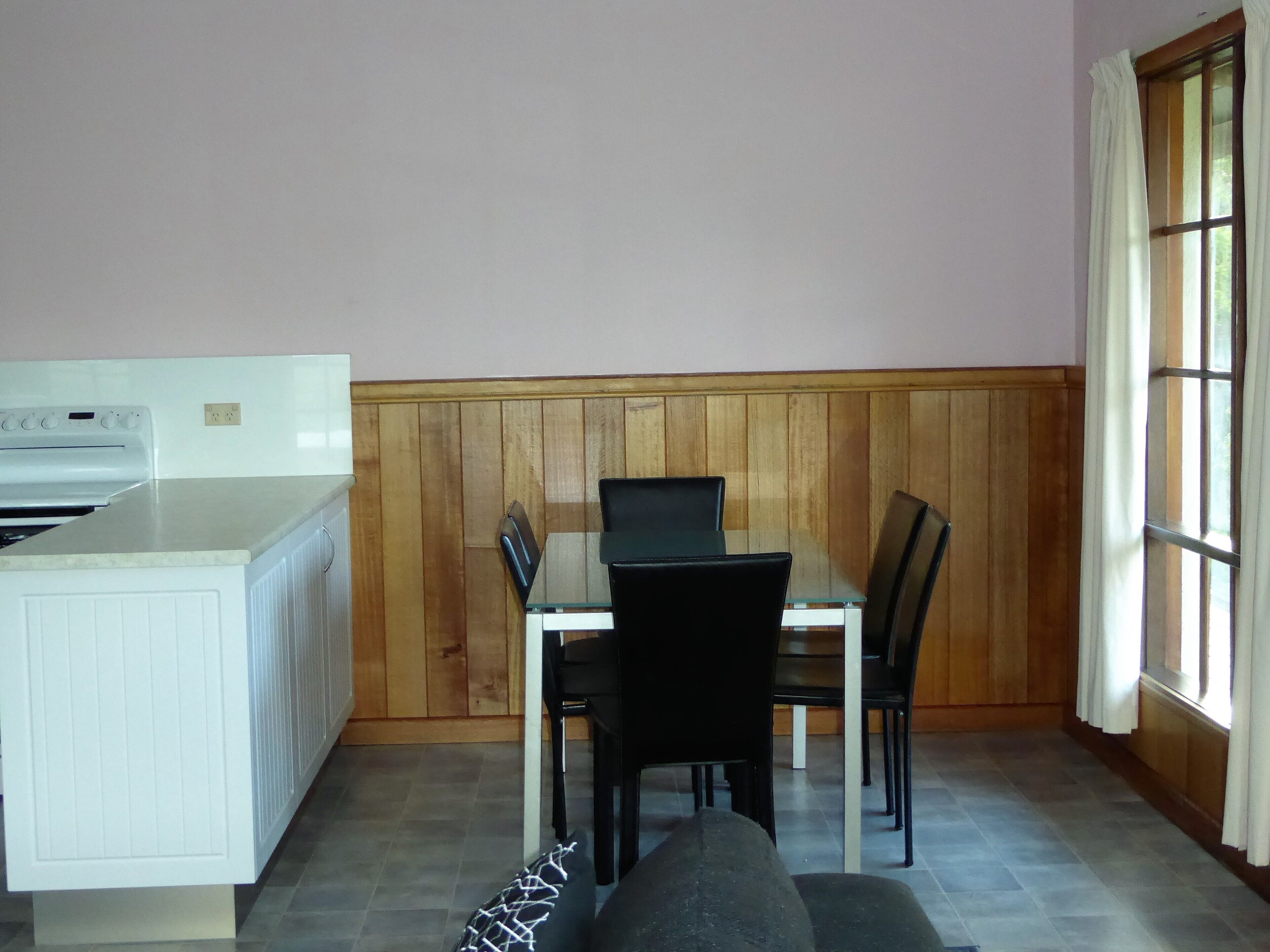 Platypus Park Country Retreat - Forester Apartment WiFi — image 2