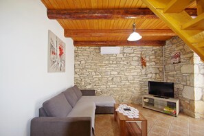 TV, fireplace, ping pong - Holiday house with private pool in village Bulići (Šajini)