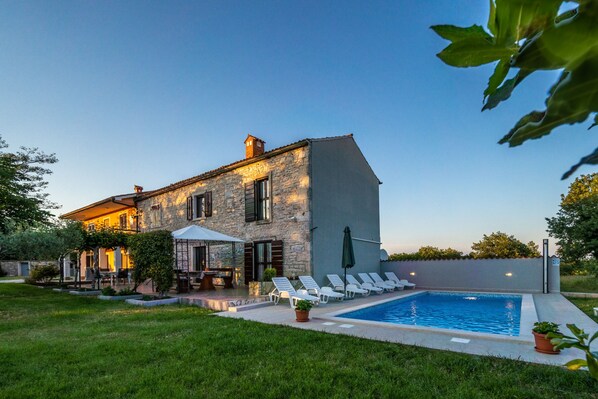 Pool - Holiday house with private pool in village Bulići (Šajini)