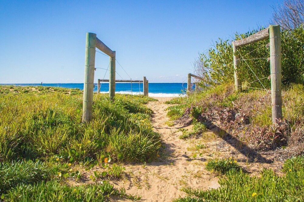 Avoca Beach Break - Unit with direct beach access.