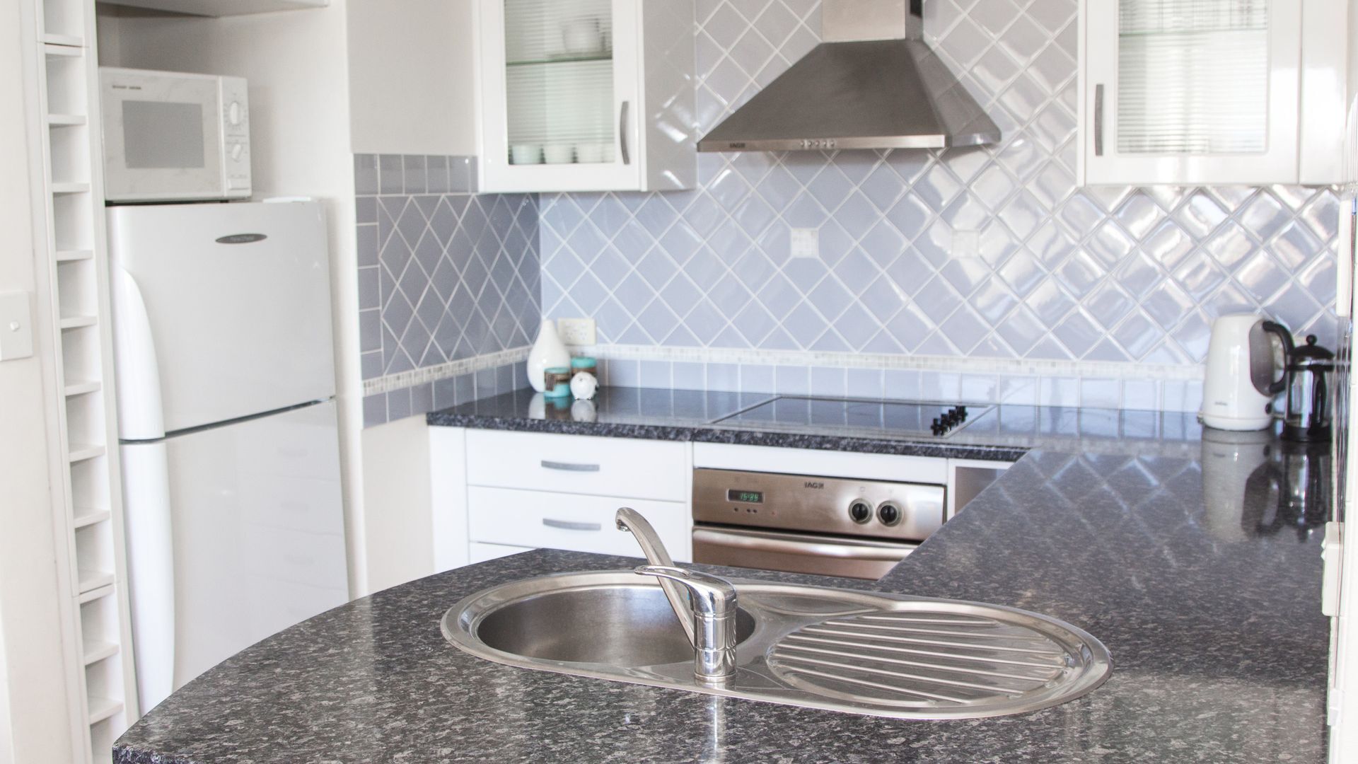 Avoca Beach Break - Unit with direct beach access.