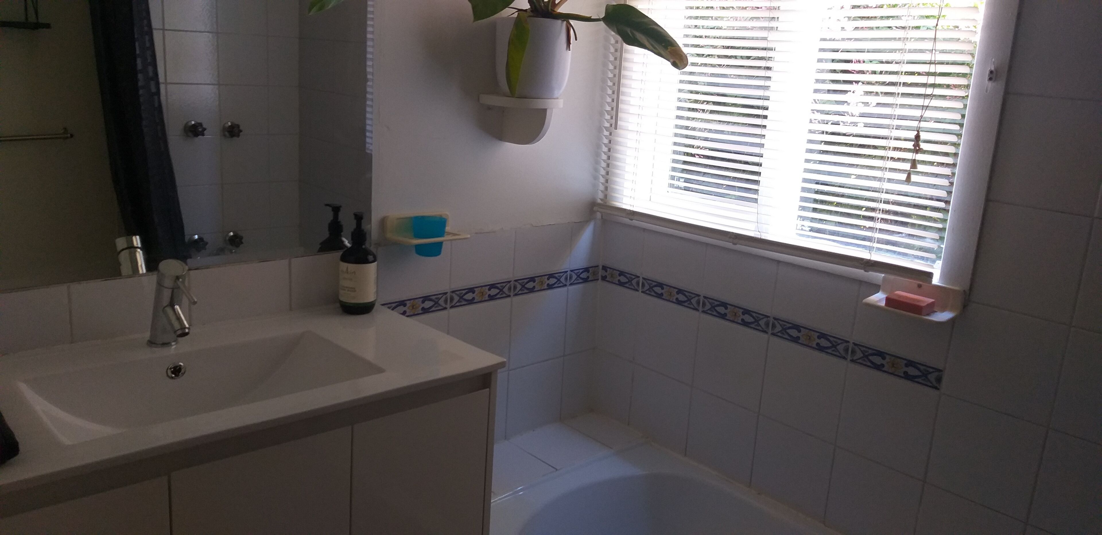 St Kilda Cottage - A family home and garden in vibrant beachside St Kilda — image 5