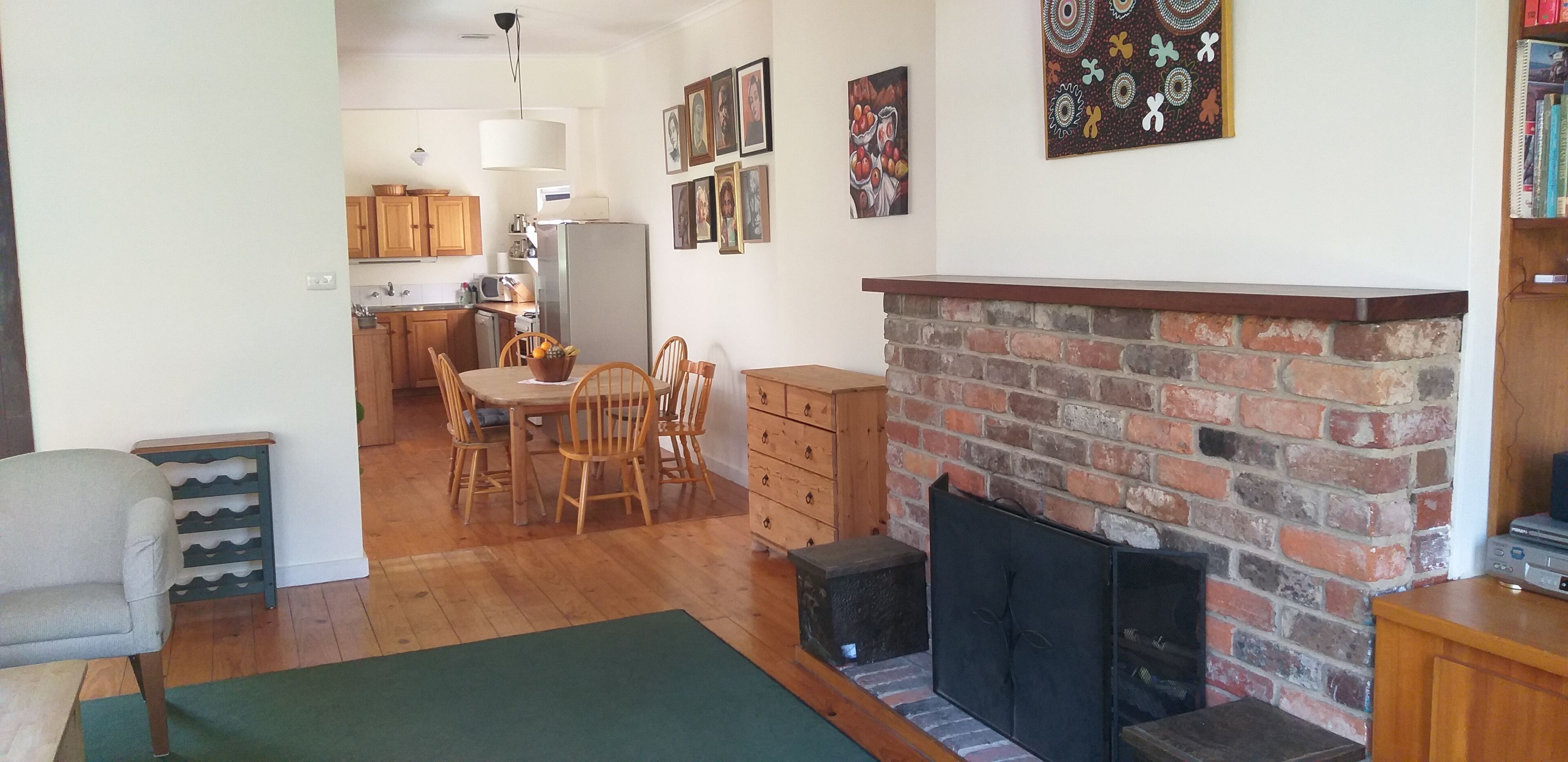 St Kilda Cottage - A family home and garden in vibrant beachside St Kilda — image 4