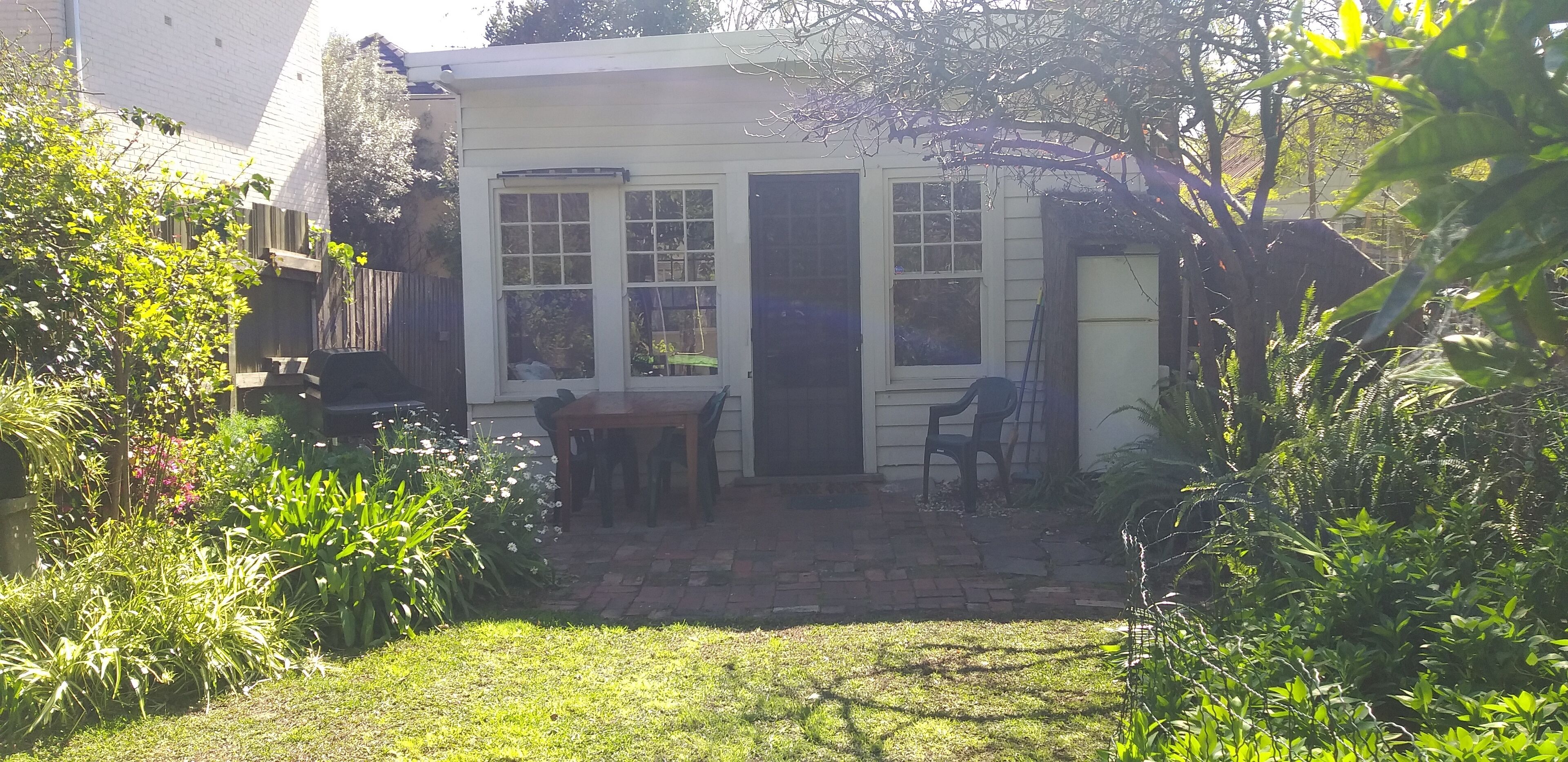 St Kilda Cottage - A family home and garden in vibrant beachside St Kilda — image 2