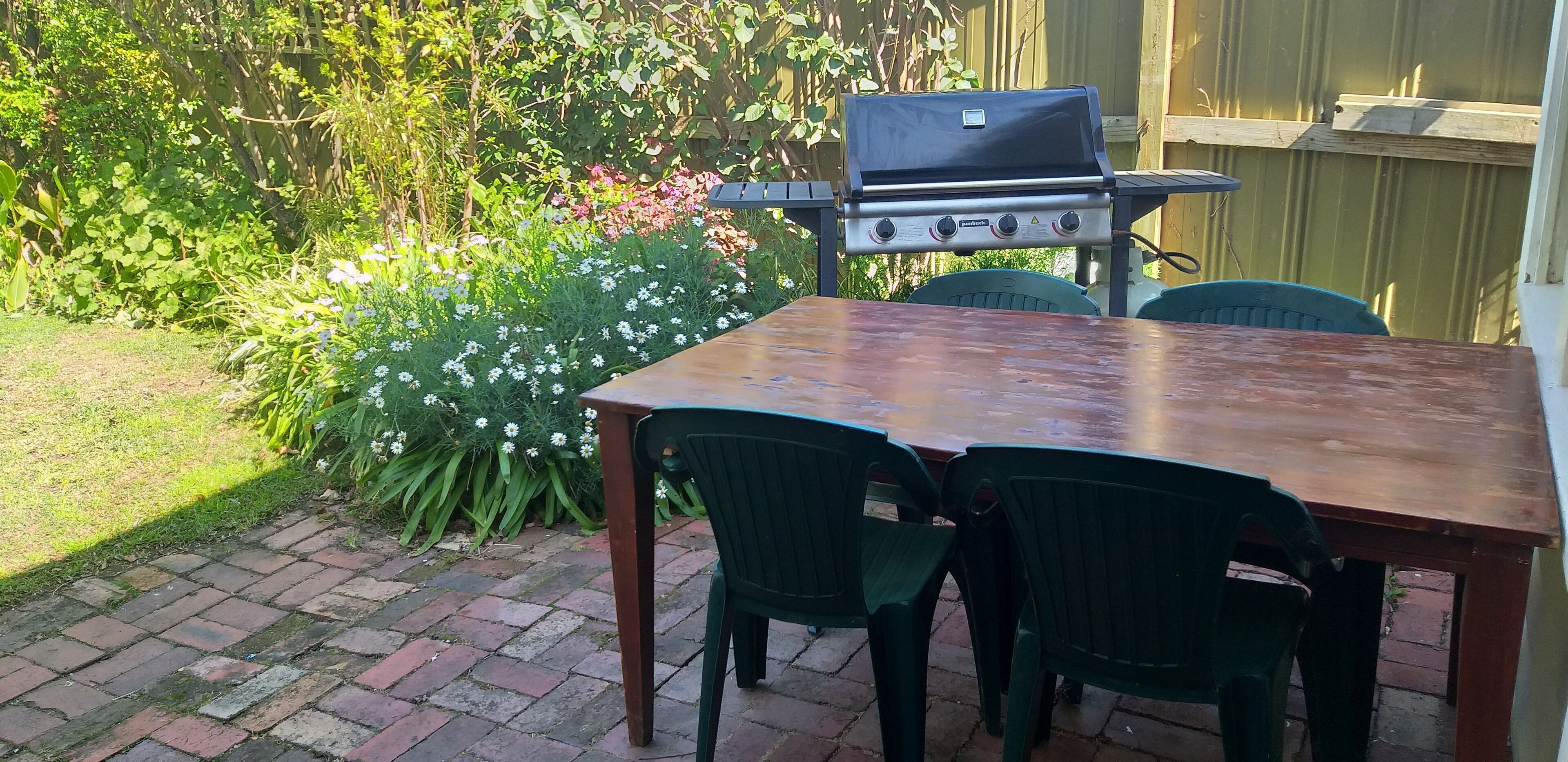 St Kilda Cottage - A family home and garden in vibrant beachside St Kilda — image 6