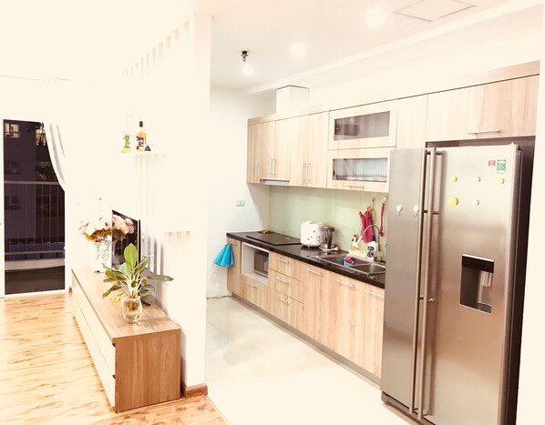 Fridge, microwave, electric kettle, cookware/dishes/utensils
