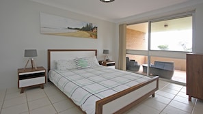 2 bedrooms, iron/ironing board, free WiFi