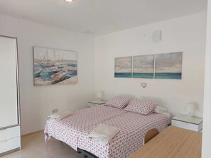 4 Schlafzimmer, Bügeleisen/Bügelbrett, WLAN, Bettwäsche