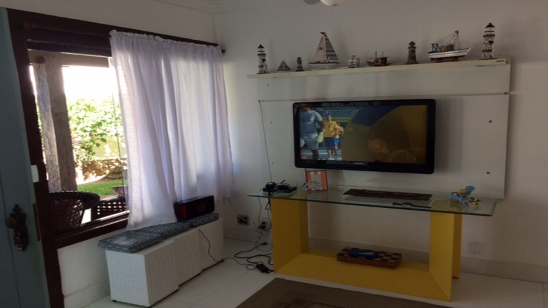 House of 03 rooms, 02 suites, living room, kitchen, barbecue area