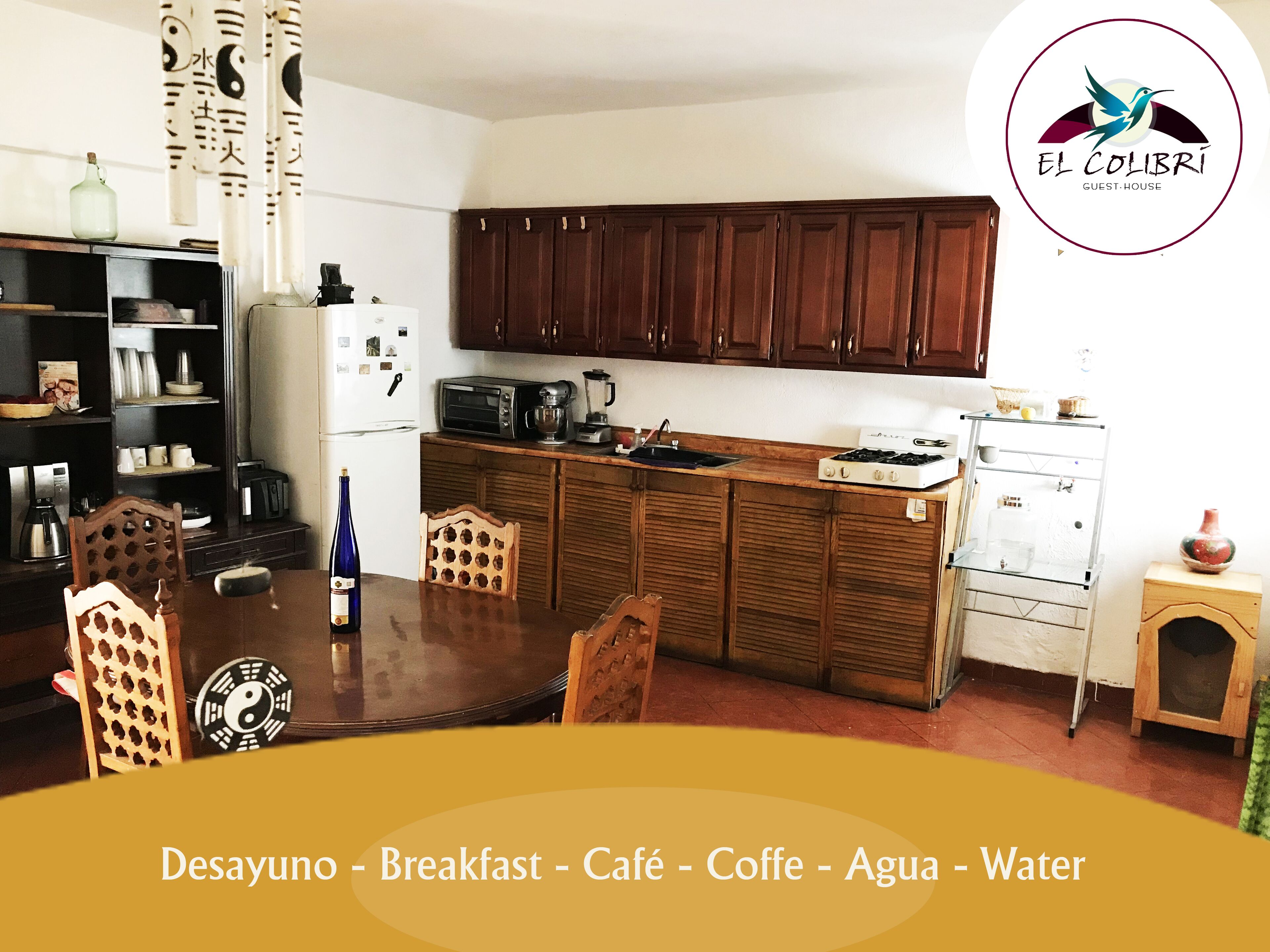 Beautiful rooms in colonial site, downtown private property, own bathroom.